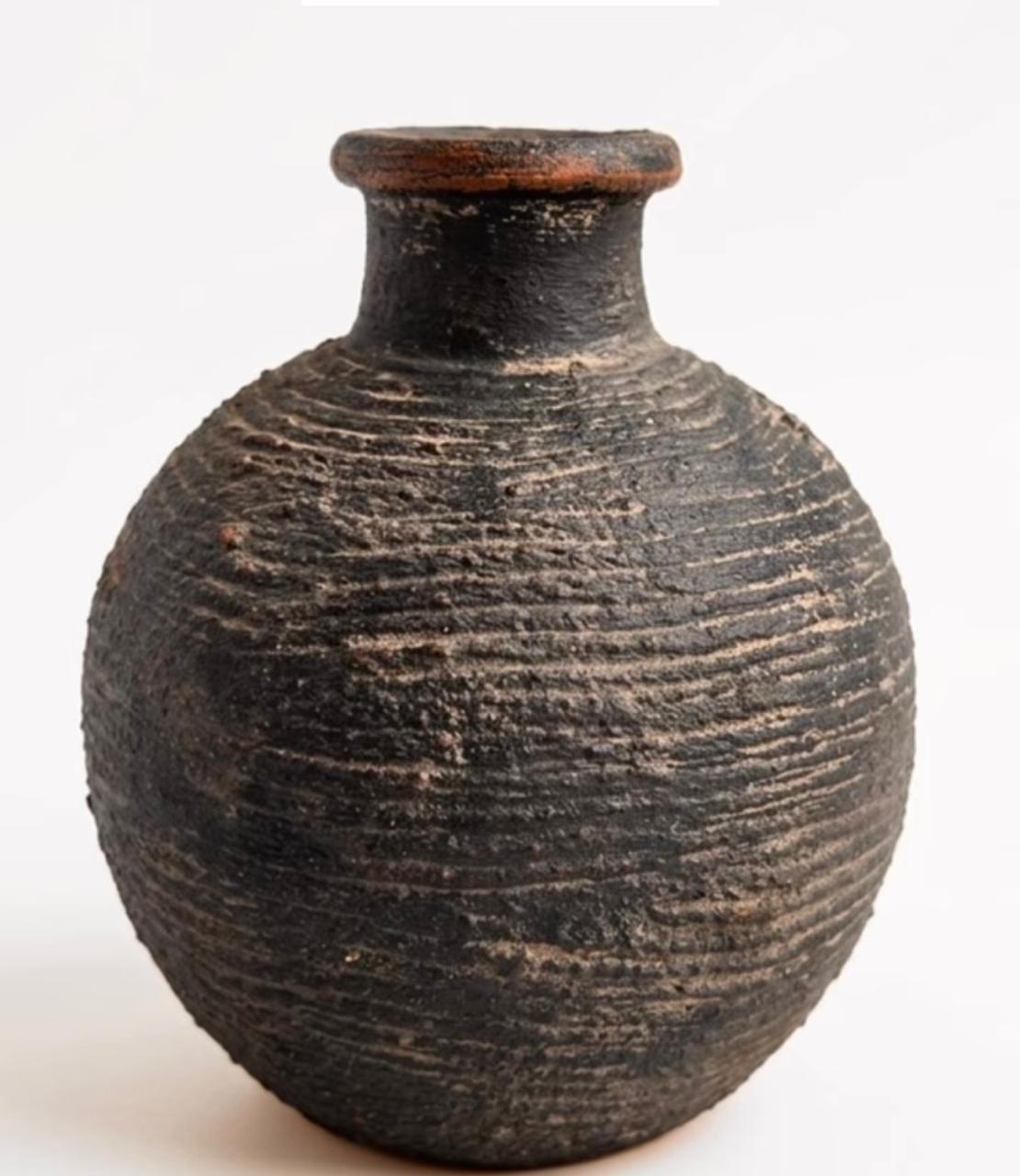 Gran Vasija Blanca Texturizada — Escultura de Galería